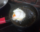 Foto del paso 2 de la receta: Huevos fritos con papas fritas y mortadela