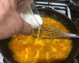 Foto del paso 4 de la receta Flores de pasta filo rellenas de rape adobado y gambas con salsa