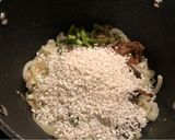 A picture of step 6 of King Prawn, asparagus, and porcini mushroom risotto.