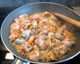 Foto del paso 3 de la receta: Pollo salteado al vino blanco
