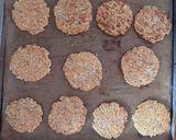 Foto langkah ke 4 dari resep Cookies Pisang Kelapa, Hanya 3 Bahan Utama.