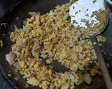 Foto langkah ke 3 dari resep Orek telor daging kepiting.
