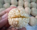 Foto langkah ke 5 dari resep Onde-onde Ketawa, cukup 1 telur.