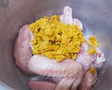 Foto langkah ke 1 dari resep Ayam Goreng Kremes.