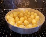 A picture of step 4 of Crunchy roast potatoes.