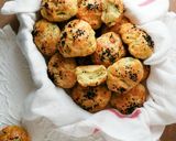 Medvehagymás pogácsa recept fázis 6 fotója