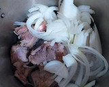 Foto del paso 3 de la receta: Guiso de cordero en salsa de cebollas blancas y especias