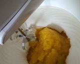 Foto langkah ke 4 dari resep Marmer Cake Labu Kuning.