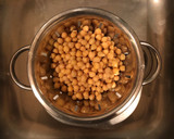 A picture of step 3 of Easy Za’atar Chicken with Chickpeas.