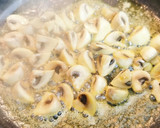 Foto del paso 1 de la receta: Espaguetis con Champiñones a la crema
