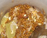 A picture of step 3 of Kala chana pulao.