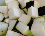 Foto del paso 1 de la receta: Berenjenas y champiñones en salsa de cacahuete