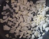 Foto del paso 1 de la receta: Risotto de pollo con caldo