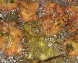 A picture of step 3 of Spring onion fritters.