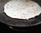 A picture of step 4 of Onion paratha.