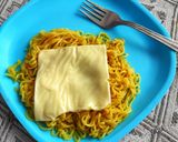 A picture of step 5 of Cheesy maggi.