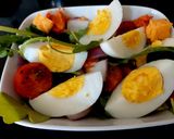 A picture of step 3 of My Hot Day Salad 🥰🍓🥒🧀🥚.