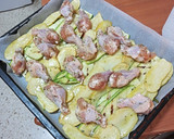 Foto del paso 5 de la receta: Jamoncitos de pollo con panaderas de calabacín y papas
