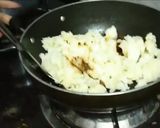 A picture of step 3 of Aachari aloo paratha.