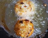 A picture of step 3 of Sabudana Vada.