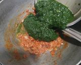 A picture of step 2 of Lahsuni palak.