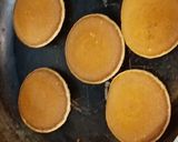 A picture of step 5 of Mini pancakes 🥞😋 (مننی پین کیک).