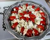 Une image de l'étape 12 de Salade de concombres et tomates au labneh, menthe et feta.