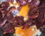 Hình bước làm 1 của món Sandwich thịt xông khói