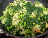 Foto del paso 4 de la receta: Espaguetis con brócoli, espinacas y guisantes