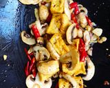 Foto langkah ke 5 dari resep Oseng Jamur Kancing Tahu Tauge.