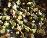 A picture of step 2 of Bhindi sabji.