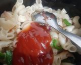 A picture of step 5 of Saucy macaroni.