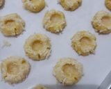 Foto langkah ke 5 dari resep Cheesy Nutella Thumbprint Cookies.