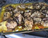 Foto del paso 5 de la receta: Pollo a la naranja con cama de cebolla y morrón, con puré de papa y batata