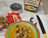 Foto del paso 1 de la receta: Crema de calabaza con picatostes y queso fresco