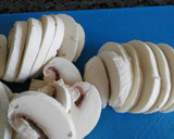 Foto del paso 3 de la receta: Champiñones a la crema con aguacate y tomate