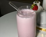 صورة لخطوة 3 من وصفة عصير فراولة بالحليب🍓🥛