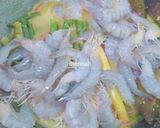 Foto langkah ke 4 dari resep Gulai udang kacang panjang.