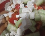 Foto del paso 2 de la receta: Ensalada de garbanzos con feta, pepino y tomate