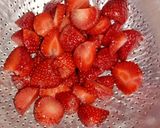 รูปขั้นตอนการทำที่ 2 ของ นมสตรอว์เบอร์รี่ [Fresh Strawberry Milk]