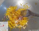 Foto langkah ke 4 dari resep Mie goreng.