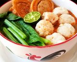 Foto langkah ke 7 dari resep Pentol daging kuah tom yum pedas.