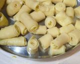 A picture of step 3 of Khandvi.