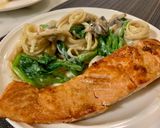 A picture of step 6 of Salmon and Spinach Pasta with White Sauce.
