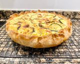 Foto del paso 8 de la receta: Pastel salado de hojaldre con calabacín, requesón y salami