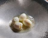 Foto langkah ke 2 dari resep Sambal telur rebus.