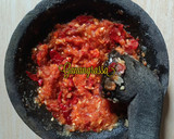 Foto langkah ke 3 dari resep 77. SAMBAL GORENG KULIT AYAM KRISPI PEDAS MANIS.