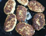 A picture of step 8 of Chicken Nuggets KFC Style.