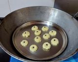 A picture of step 5 of Flower-Butter Cookies.