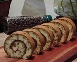 Foto langkah ke 9 dari resep Roll Cake ala2 Swiss Roll Hurricane Ekonomis.